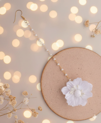 White Flower Necklace Set