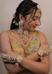 Shell Flowrel Necklace Set