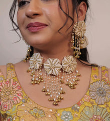 Shell Flowrel Necklace Set