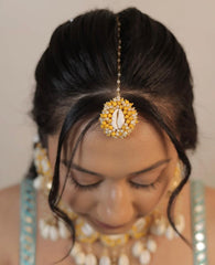 Yellow Shell Flowrel Necklace Set