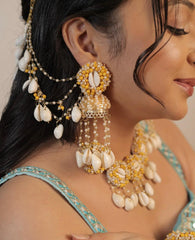 Yellow Shell Flowrel Necklace Set
