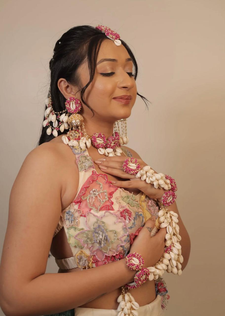 Pink Shell Flowrel Necklace Set