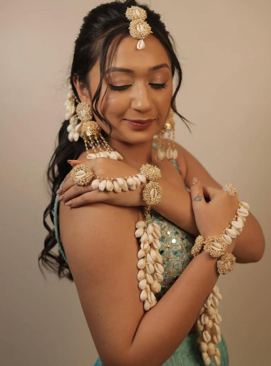 White Pink Shell Flowrel Necklace Set